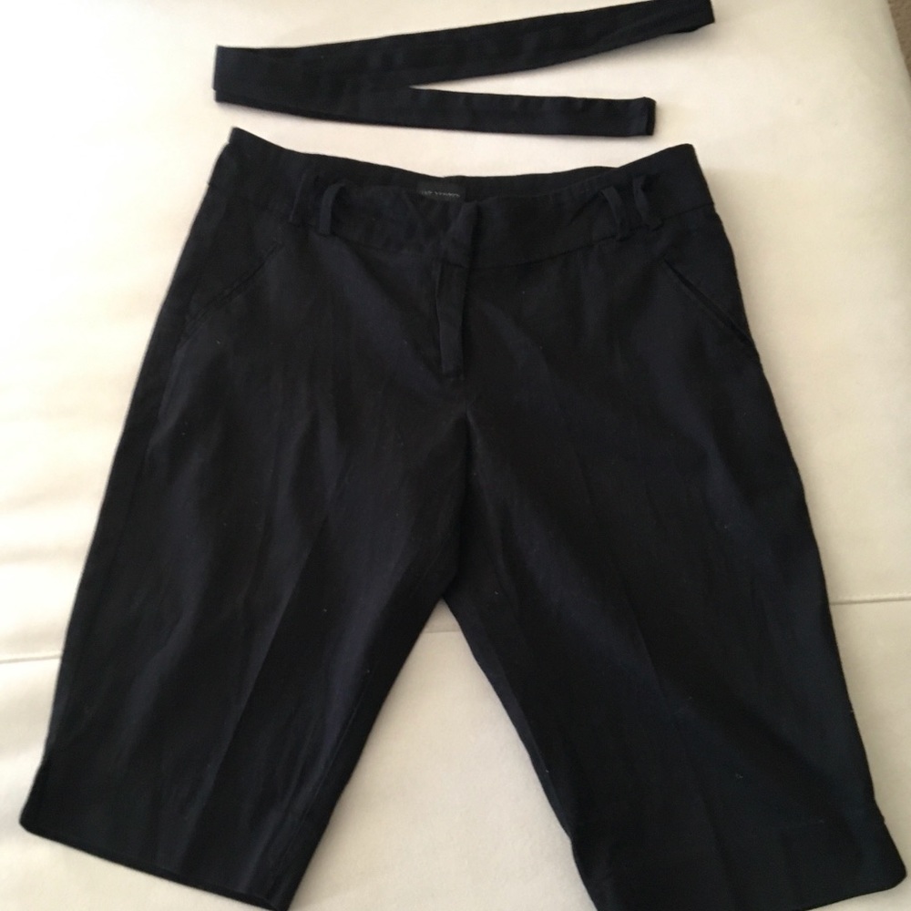The Limited. Black walking shorts w/belt. Size 8.